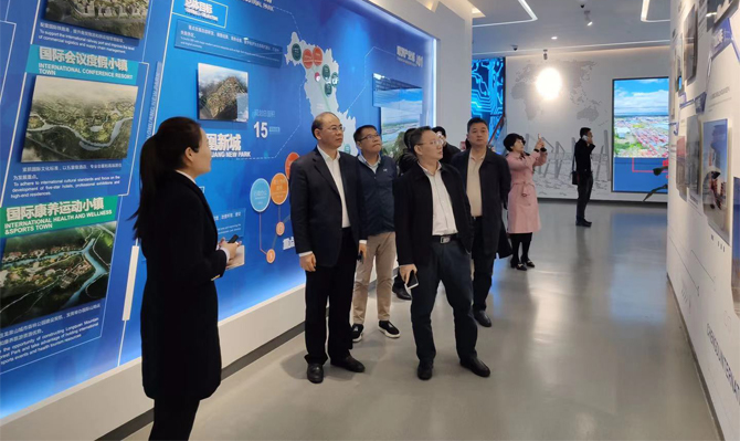 北院帶領(lǐng)遠景智庫成員調(diào)研、匯報風采